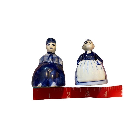 Vintage Delft Blue handpainted porcelain/ceramic figural salt/pepper sha… - Picture 2 of 9